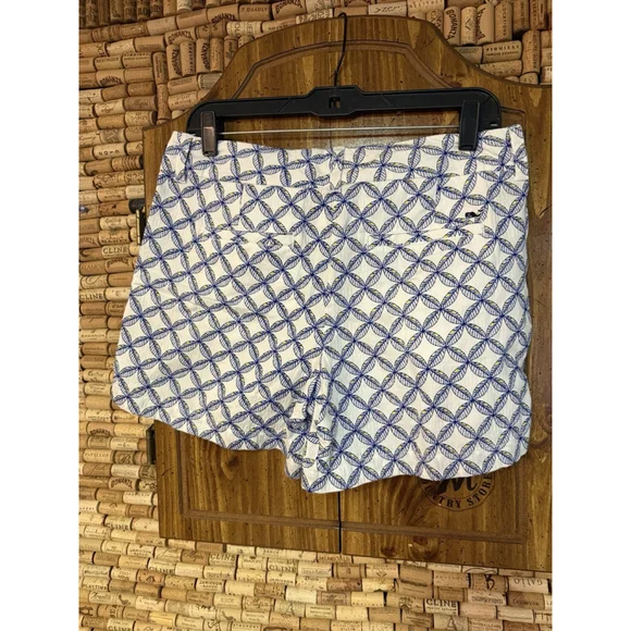 Vineyard Vines Women's Shorts White Blue Geometric Leaf Lightweight Chino Size 6 - Picture 5 of 6